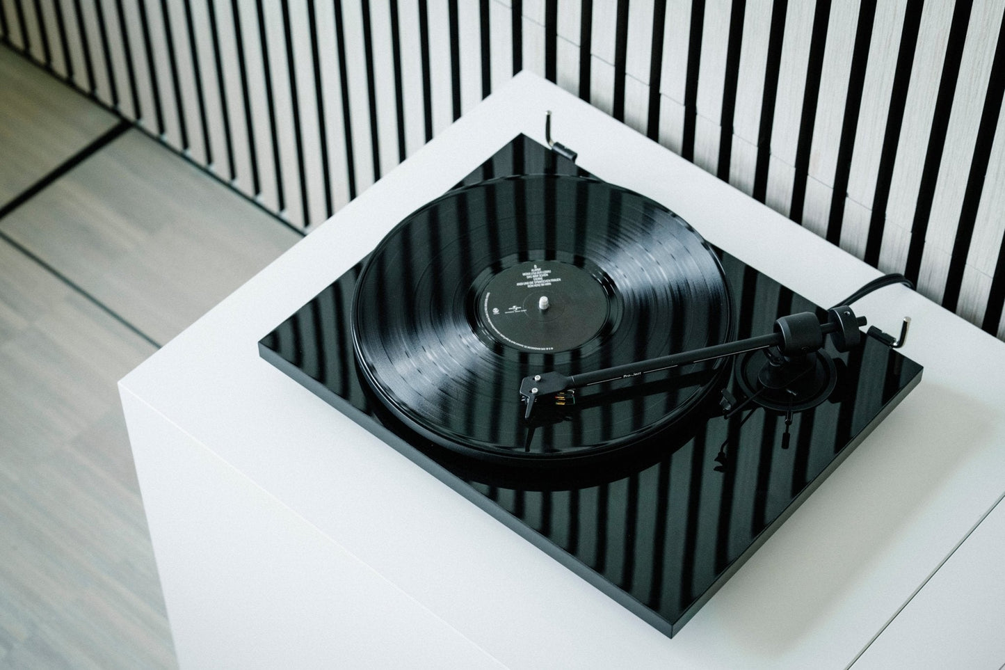 Pro-Ject E1 BT Turntable with Pick It MM E Cartridge